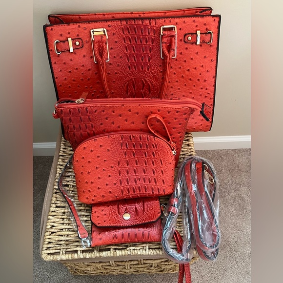 NWOT 4 piece handbag/tote set with straps in Faux Crocodile- ORANGY-RED - NEW - Picture 1 of 13